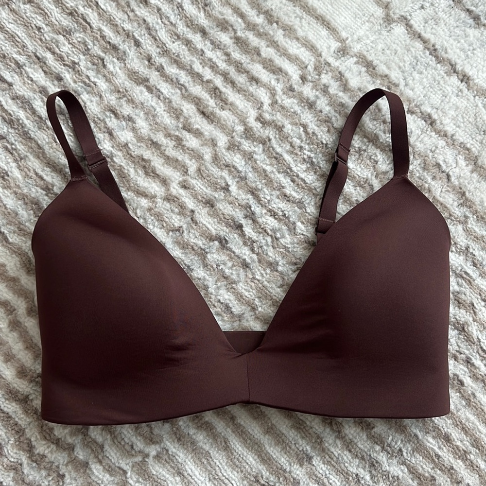 SKIMS WIRELESS FORM T-SHIRT DEMI BRA